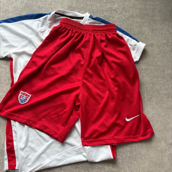 Nike Women’s US soccer team jersey - Picture 5 of 6
